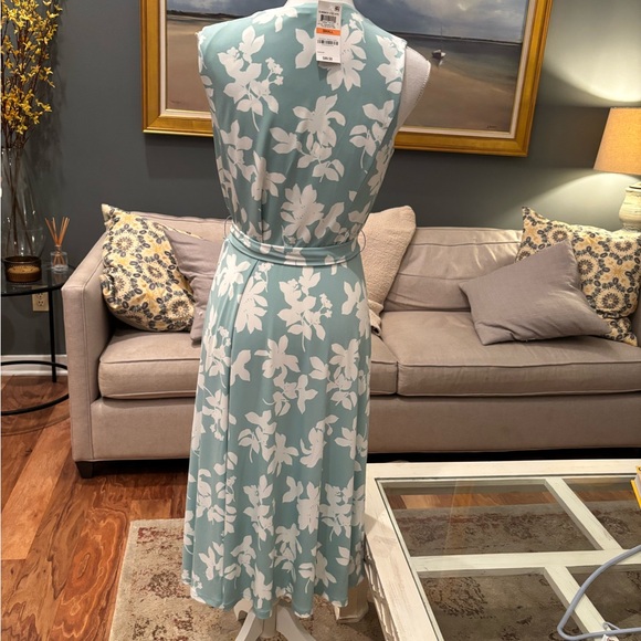 Dress - Picture 3 of 7